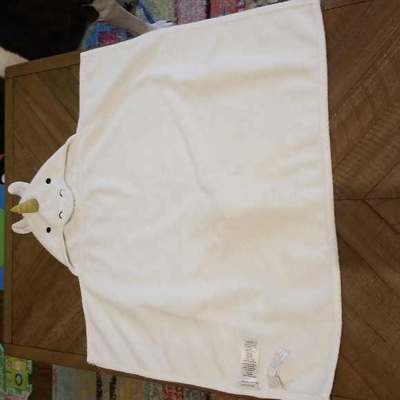 Unicorn Hooded Towel - Picture 2 of 4